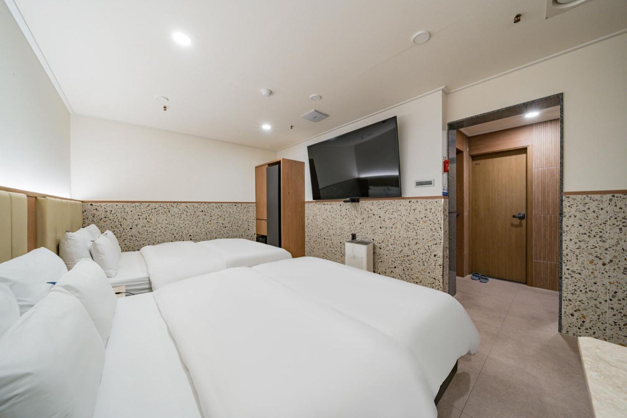 Rosy Hotel Cheongju Exteriör bild