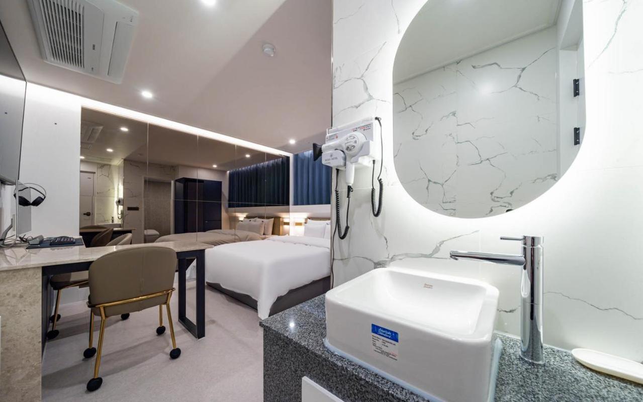 Rosy Hotel Cheongju Exteriör bild