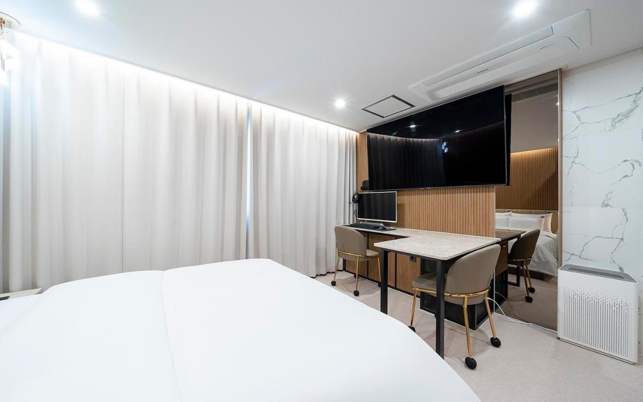 Rosy Hotel Cheongju Exteriör bild