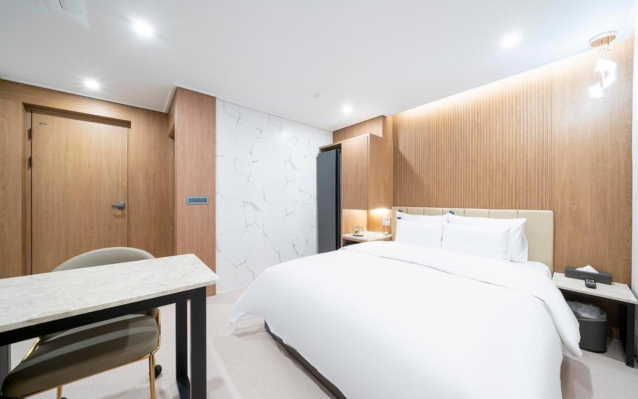 Rosy Hotel Cheongju Exteriör bild